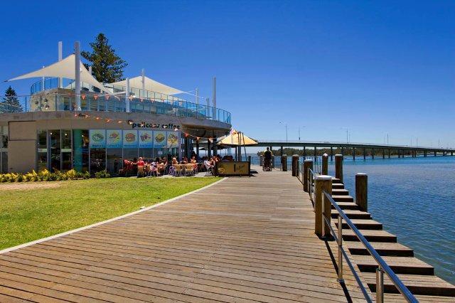 Lakeside Waterfront Apartment The Entrance Exterior photo